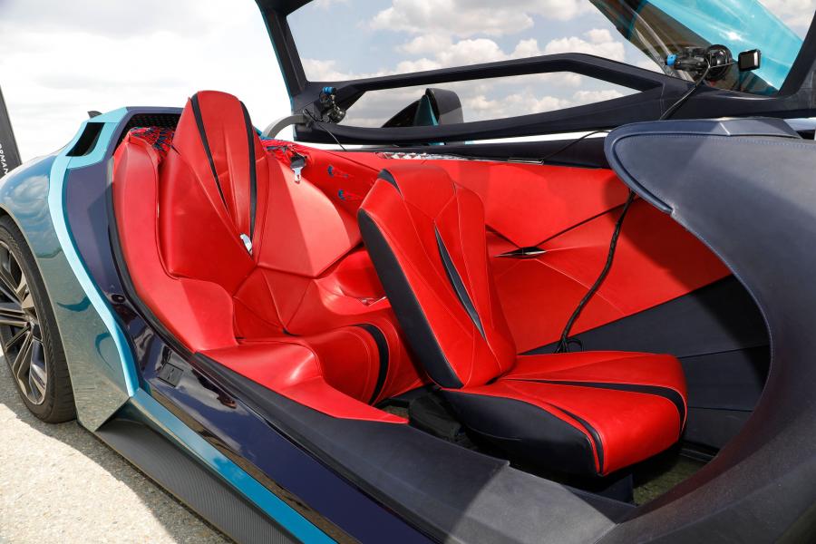 Интерьер DS X E-Tense 2018 года  (фото 43 из 43)